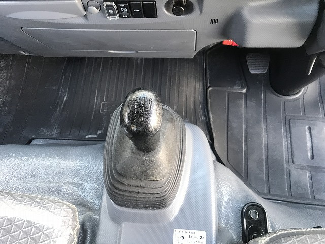 いすゞ エルフ 2RG-NPR88YN(2WD)の写真42