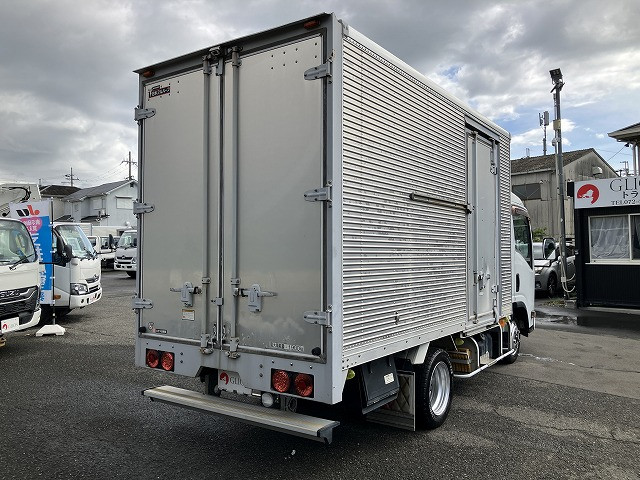 いすゞ エルフ TRG-NLR85AN(2WD)の写真8