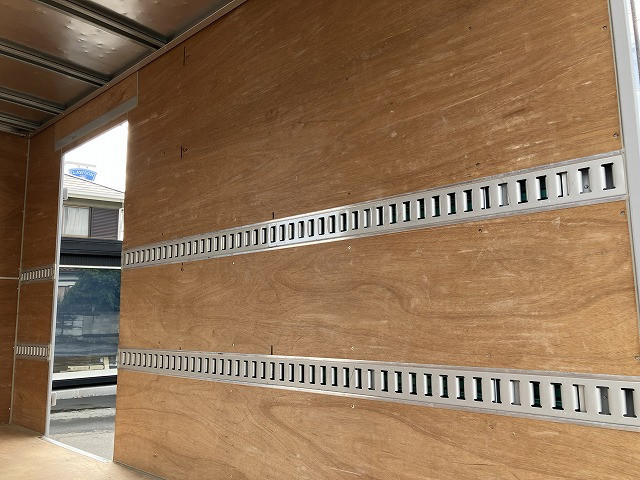 いすゞ エルフ TRG-NLR85AN(2WD)の写真17