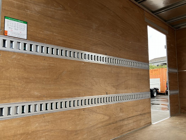 いすゞ エルフ TRG-NLR85AN(2WD)の写真18