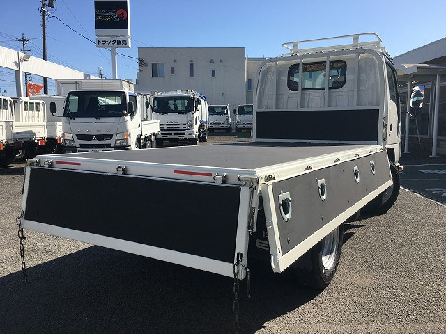 いすゞ エルフ 2RG-NKR88A(2WD)の写真15