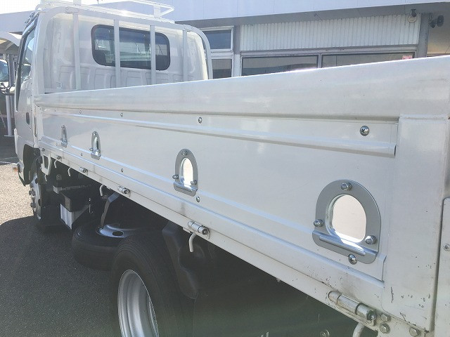 いすゞ エルフ 2RG-NKR88A(2WD)の写真19
