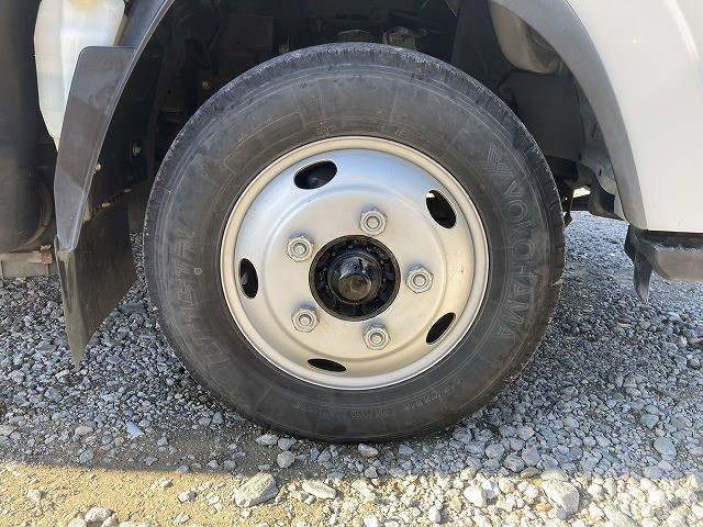 いすゞ エルフ BKG-NPR85AN(2WD)の写真32