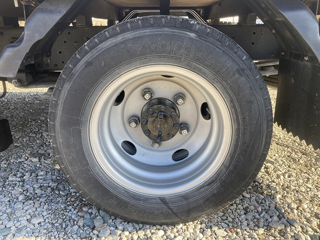 いすゞ エルフ BKG-NPR85AN(2WD)の写真38