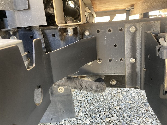 いすゞ エルフ BKG-NPR85AN(2WD)の写真40