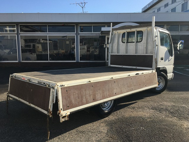 いすゞ エルフ KR-NHR69(2WD)の写真15