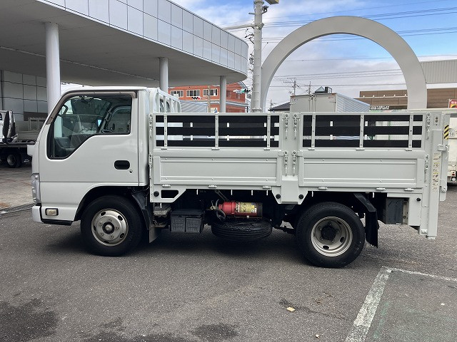 いすゞ エルフ BKG-NKR85A(2WD)の写真4