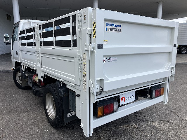 いすゞ エルフ BKG-NKR85A(2WD)の写真6