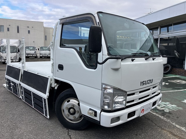 いすゞ エルフ BKG-NKR85A(2WD)の写真10