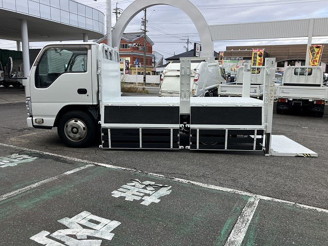 いすゞ エルフ BKG-NKR85A(2WD)の写真11