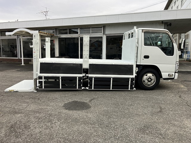 いすゞ エルフ BKG-NKR85A(2WD)の写真12