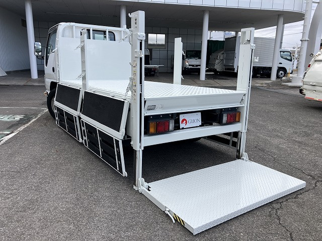 いすゞ エルフ BKG-NKR85A(2WD)の写真13