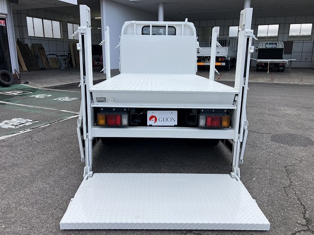 いすゞ エルフ BKG-NKR85A(2WD)の写真14