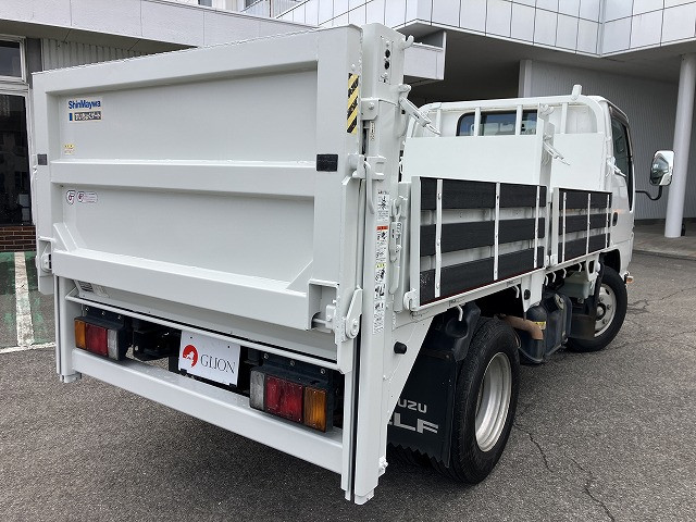 いすゞ エルフ BKG-NKR85A(2WD)の写真21