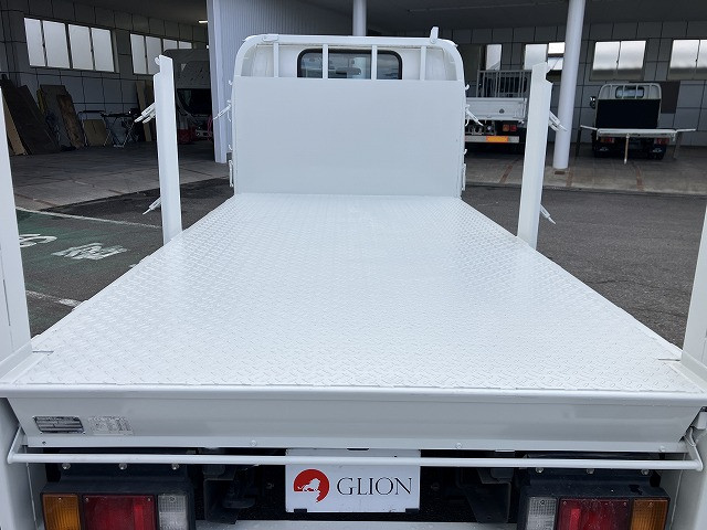 いすゞ エルフ BKG-NKR85A(2WD)の写真22