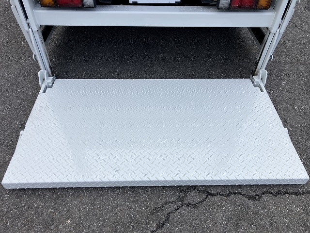 いすゞ エルフ BKG-NKR85A(2WD)の写真24