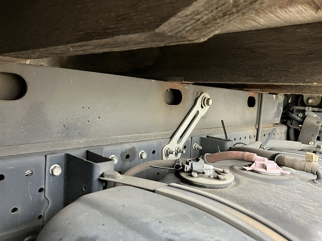 いすゞ エルフ BKG-NKR85A(2WD)の写真26