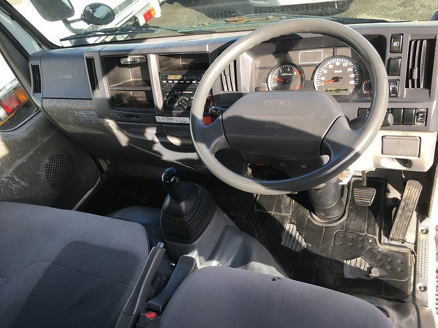 いすゞ エルフ BKG-NKR85A(2WD)の写真37
