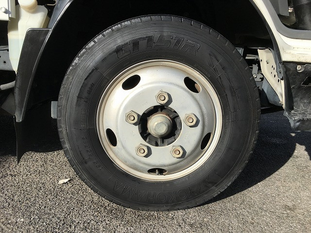 いすゞ エルフ BKG-NKR85A(2WD)の写真38