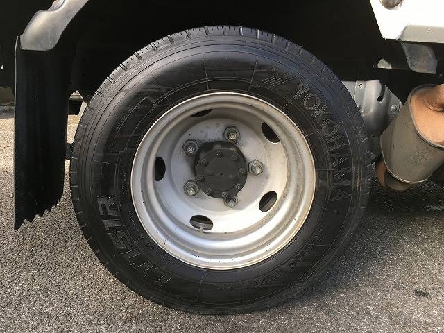 いすゞ エルフ BKG-NKR85A(2WD)の写真39