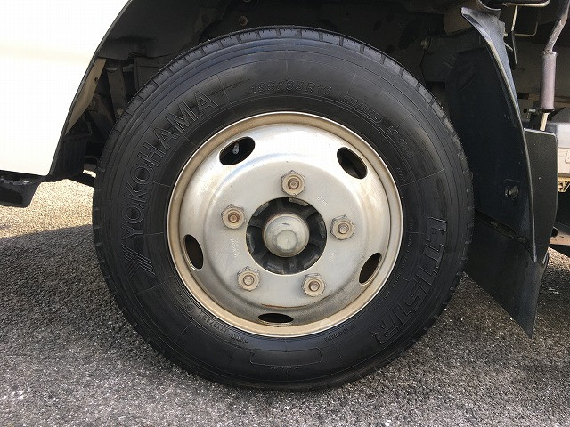 いすゞ エルフ BKG-NKR85A(2WD)の写真41