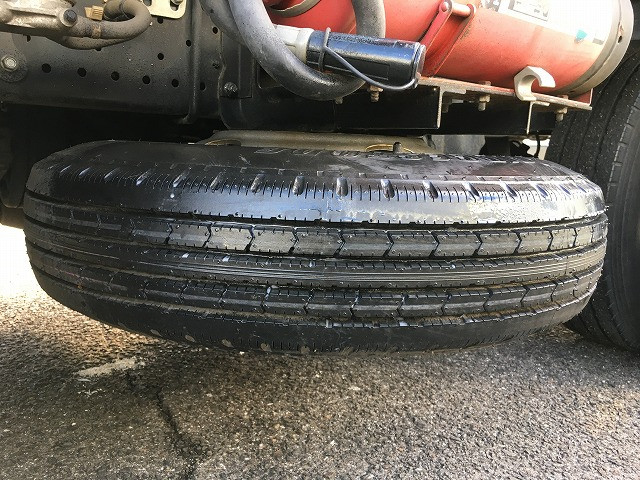 いすゞ エルフ BKG-NKR85A(2WD)の写真42