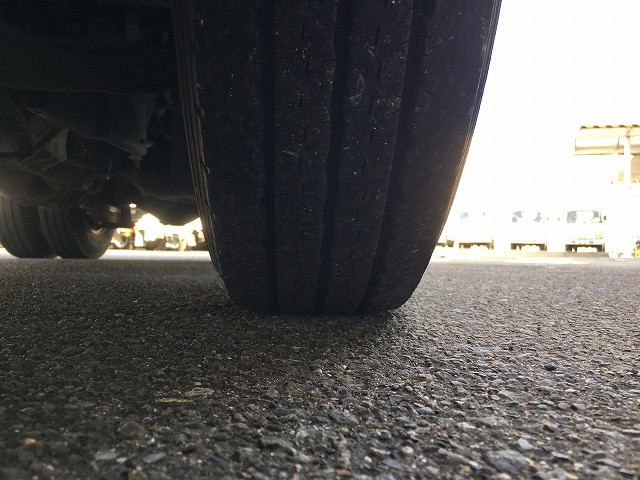 いすゞ エルフ BKG-NKR85A(2WD)の写真44