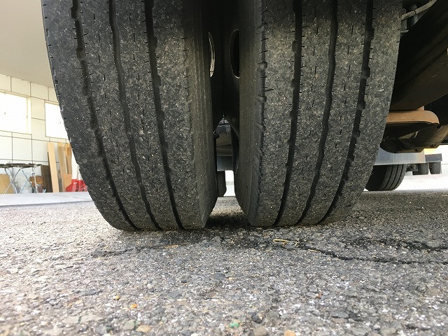 いすゞ エルフ BKG-NKR85A(2WD)の写真45