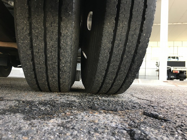 いすゞ エルフ BKG-NKR85A(2WD)の写真46