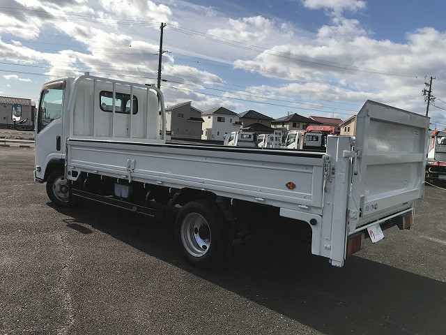 いすゞ エルフ TRG-NLR85AR(2WD)の写真4