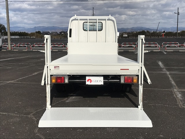 いすゞ エルフ TRG-NLR85AR(2WD)の写真12