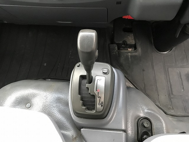 いすゞ エルフ TRG-NLR85AR(2WD)の写真28