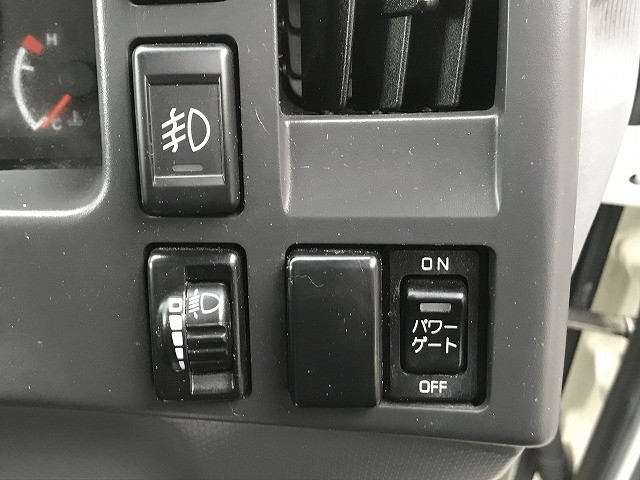いすゞ エルフ TRG-NLR85AR(2WD)の写真33