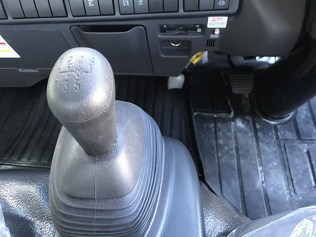 いすゞ エルフ 2RG-NPR88AM(2WD)の写真45