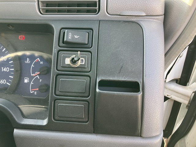三菱 キャンターガッツ KG-FB70AB(2WD)の写真23