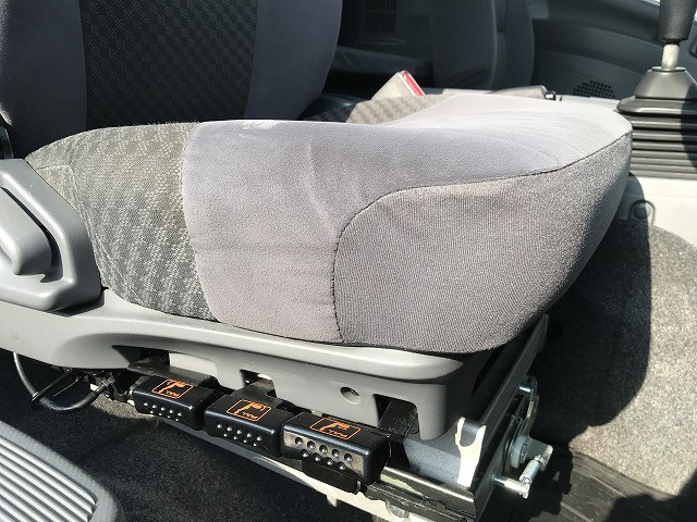 いすゞ フォワード TKG-FRR90S2(2WD)の写真42