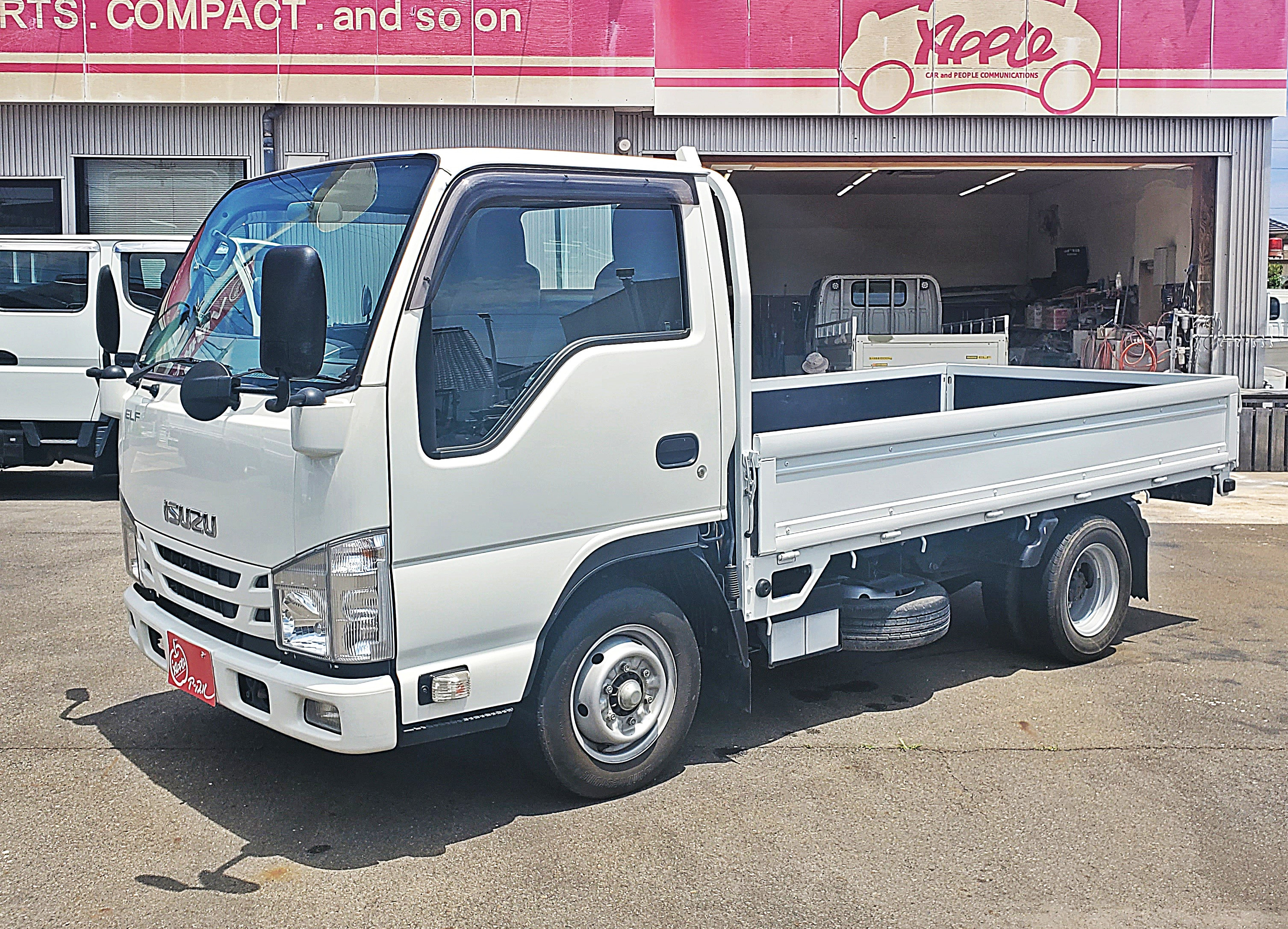 いすゞ エルフ 2RG-NHR88A(2WD)の写真1