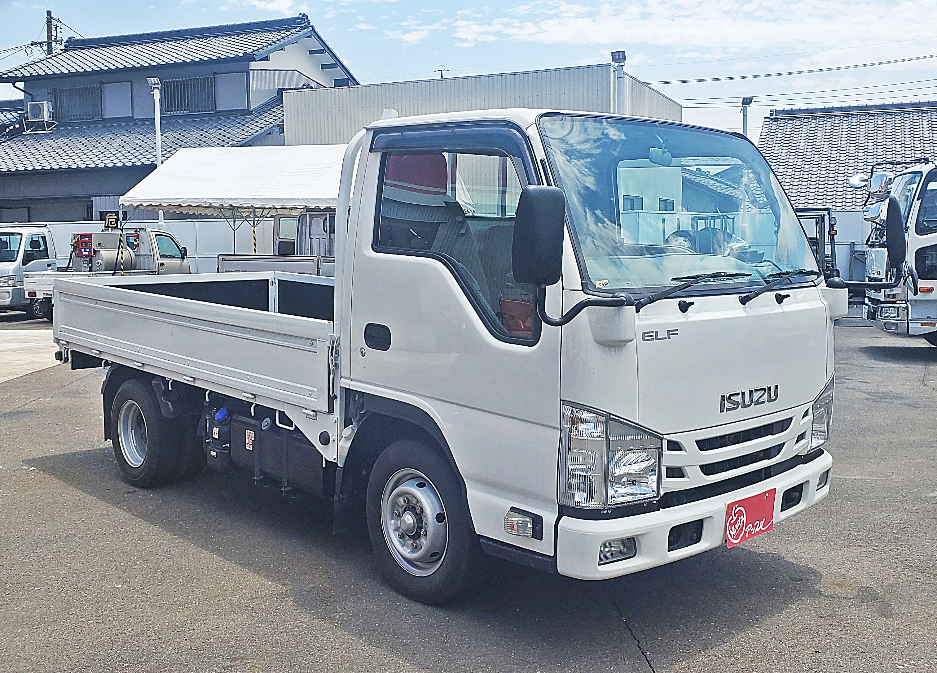 いすゞ エルフ 2RG-NHR88A(2WD)の写真2