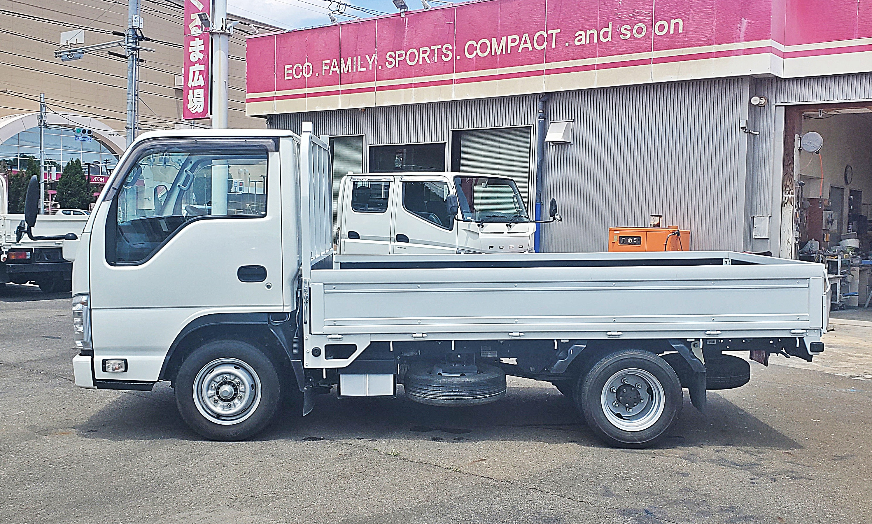 いすゞ エルフ 2RG-NHR88A(2WD)の写真4