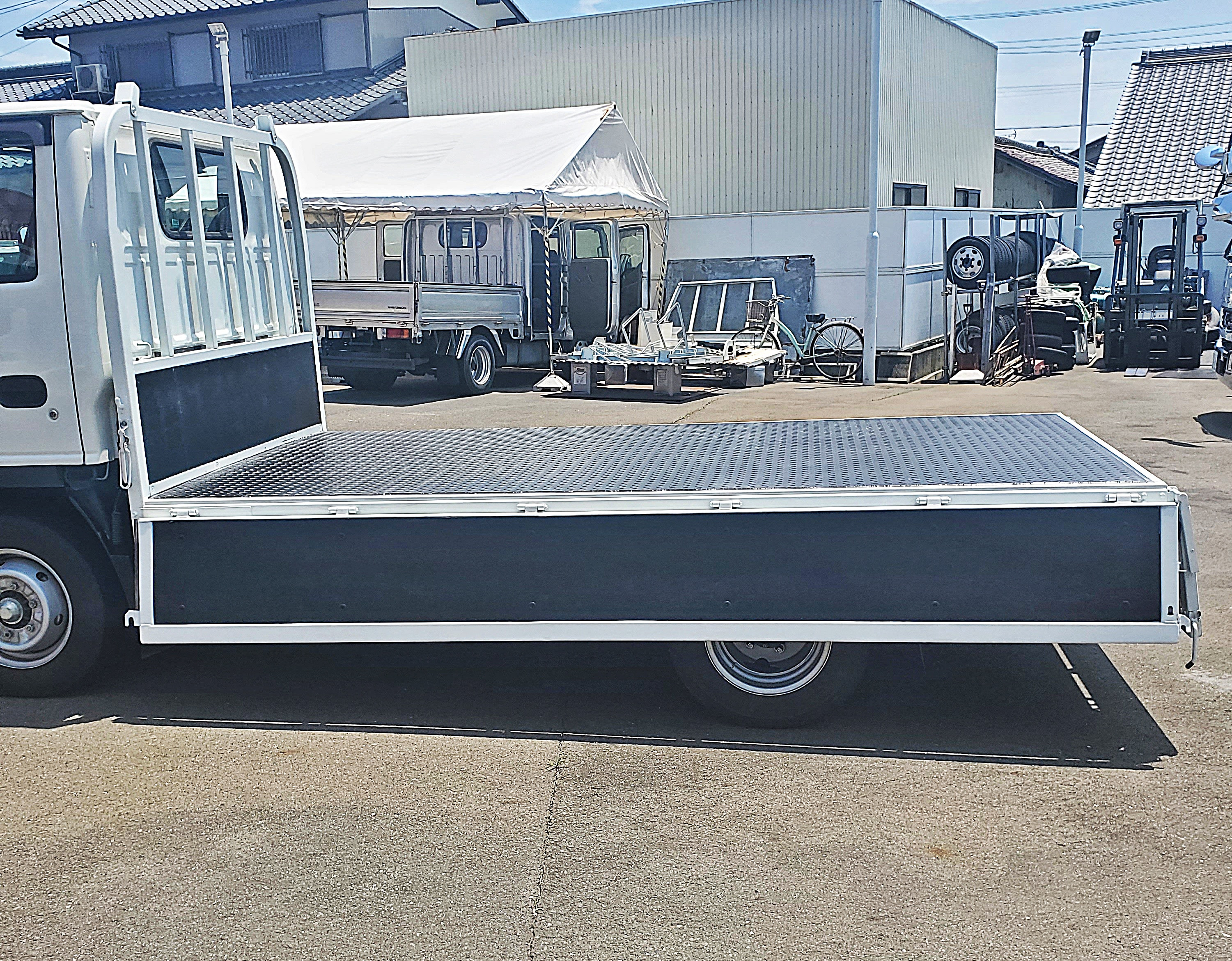 いすゞ エルフ 2RG-NHR88A(2WD)の写真10