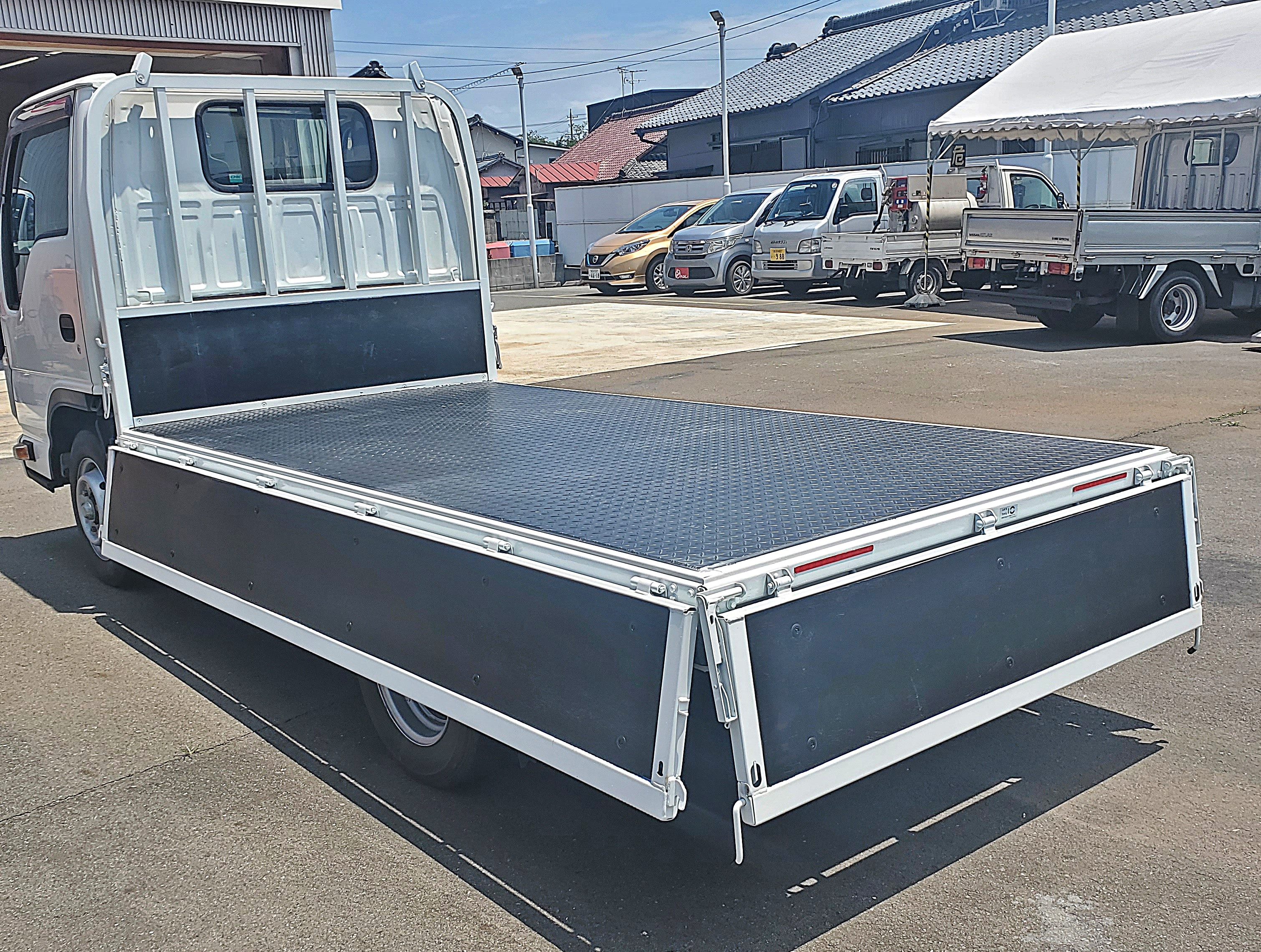 いすゞ エルフ 2RG-NHR88A(2WD)の写真12