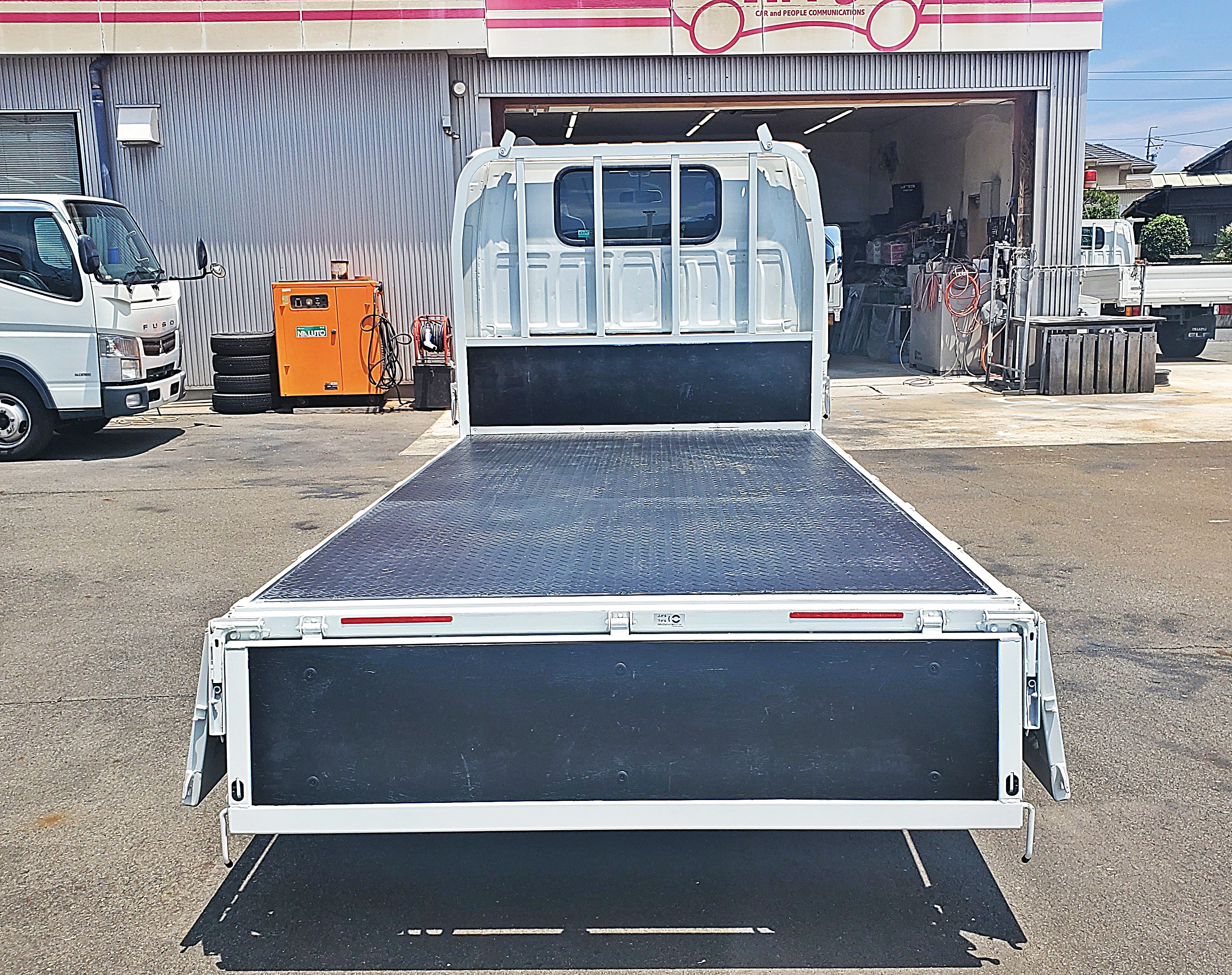 いすゞ エルフ 2RG-NHR88A(2WD)の写真13