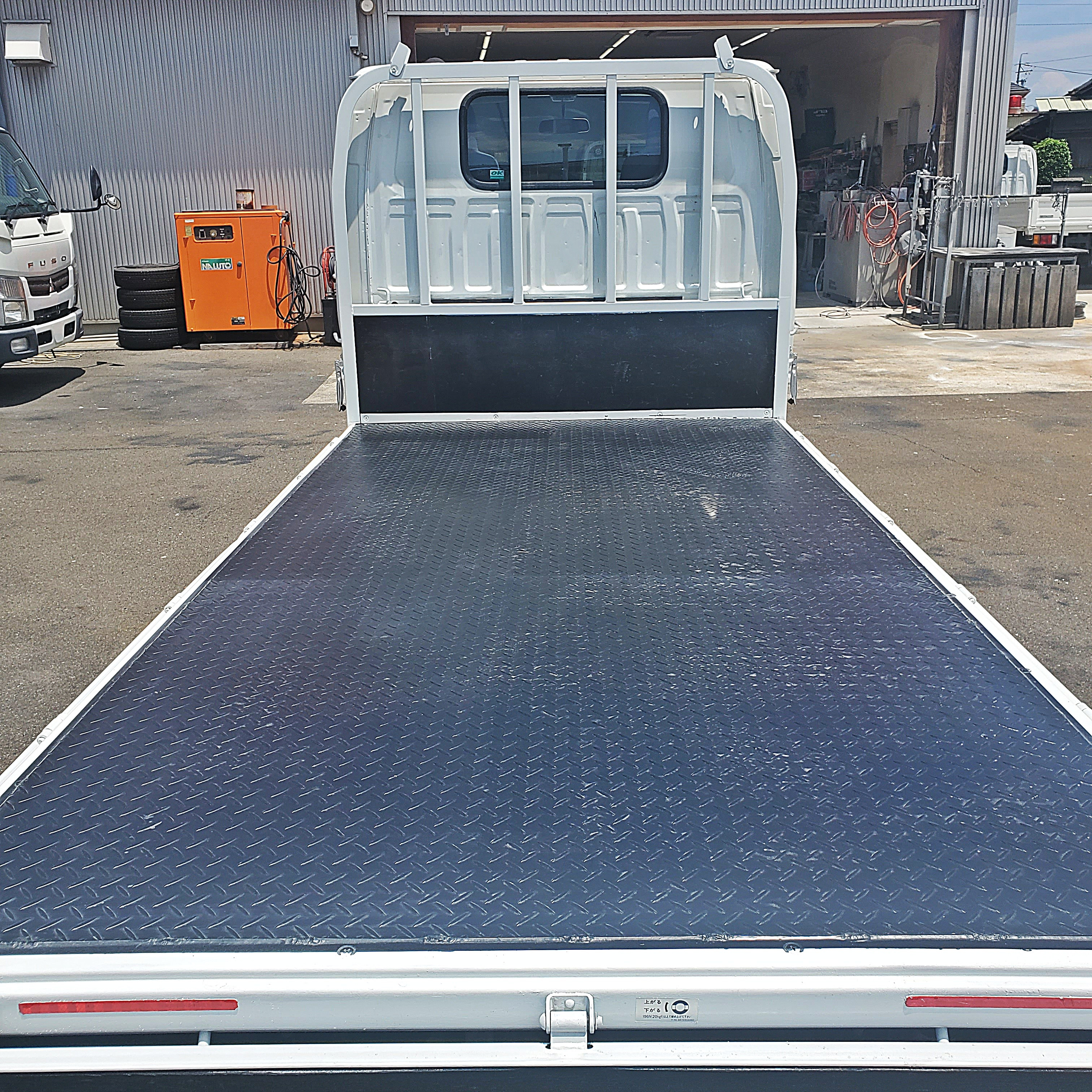 いすゞ エルフ 2RG-NHR88A(2WD)の写真14