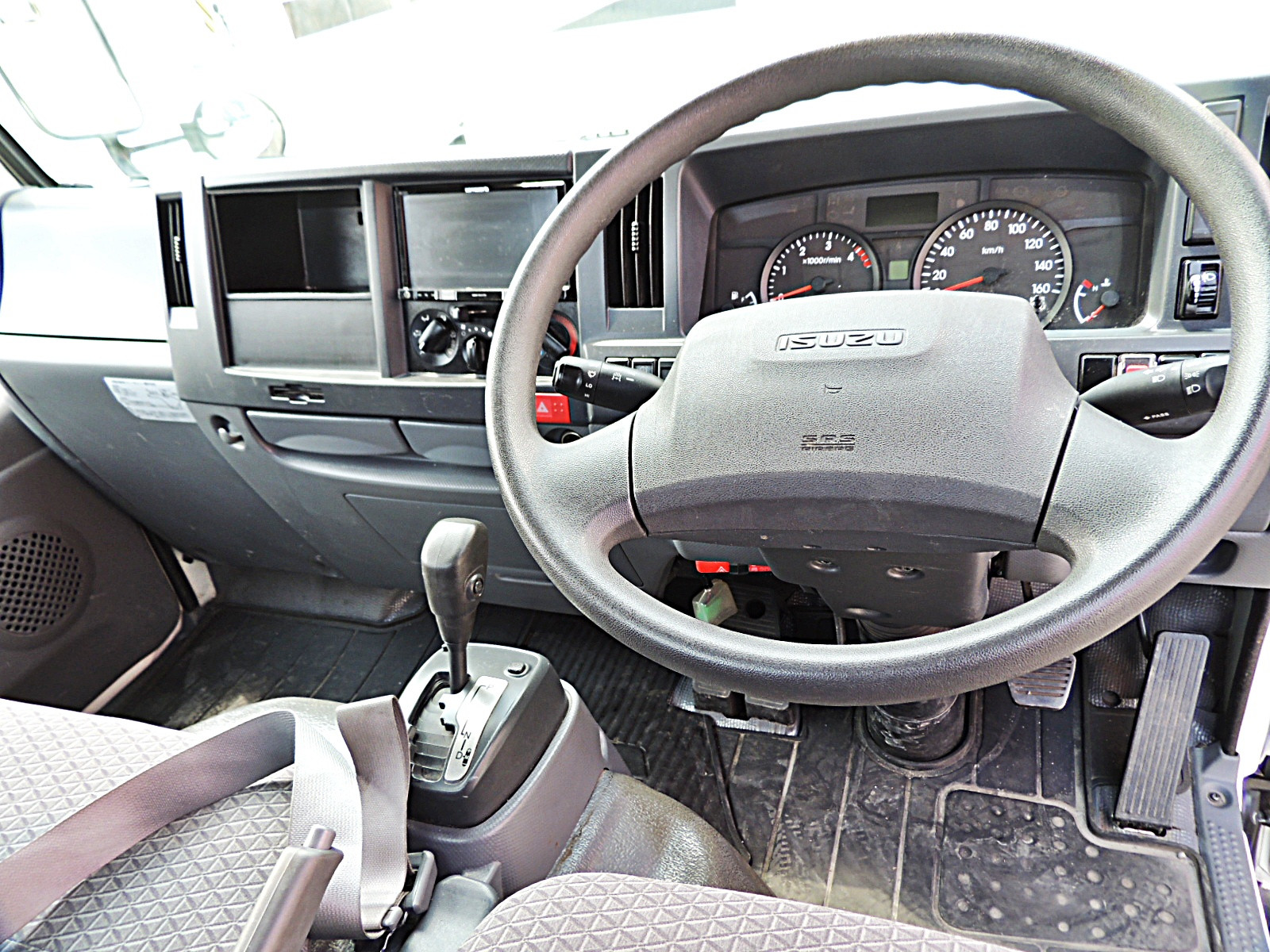 いすゞ エルフ 2RG-NHR88A(2WD)の写真16