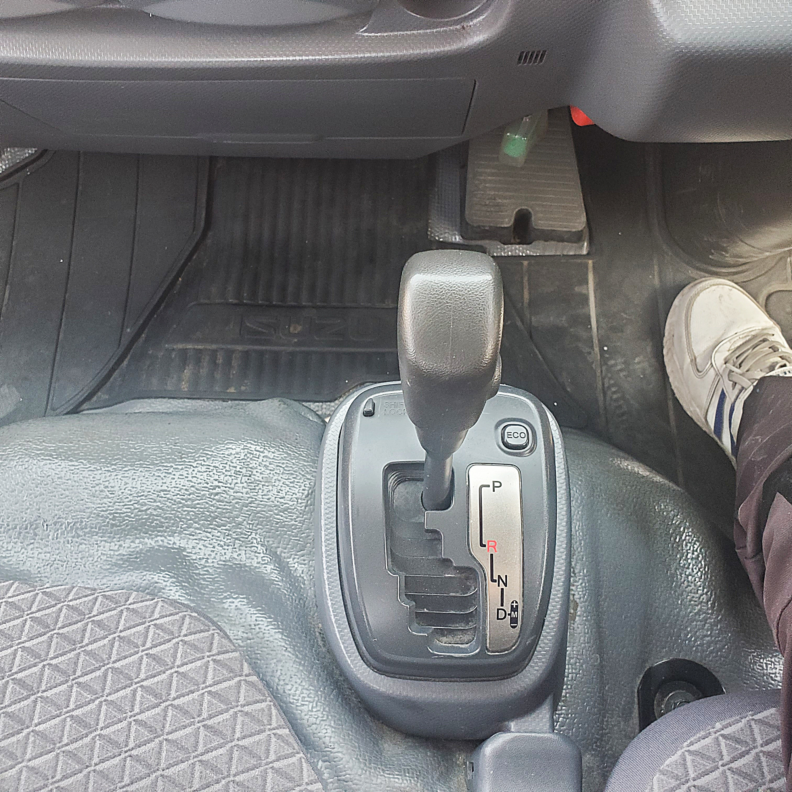 いすゞ エルフ 2RG-NHR88A(2WD)の写真20