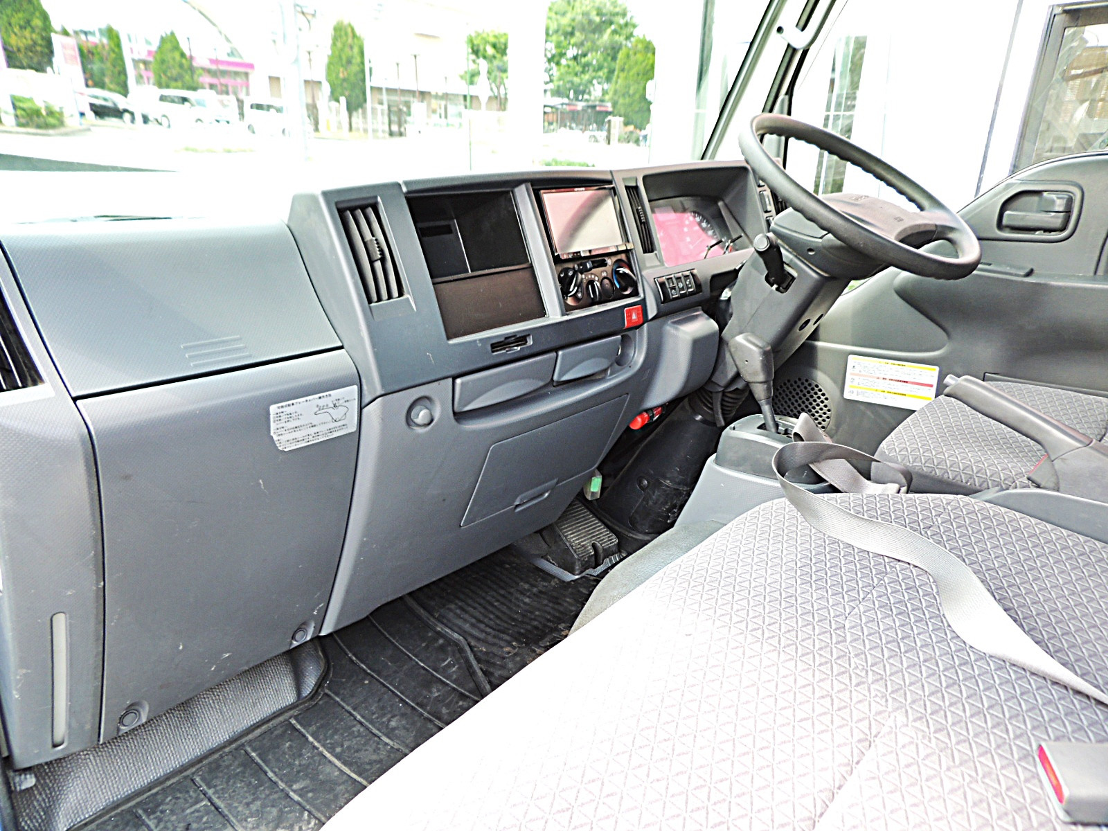 いすゞ エルフ 2RG-NHR88A(2WD)の写真25