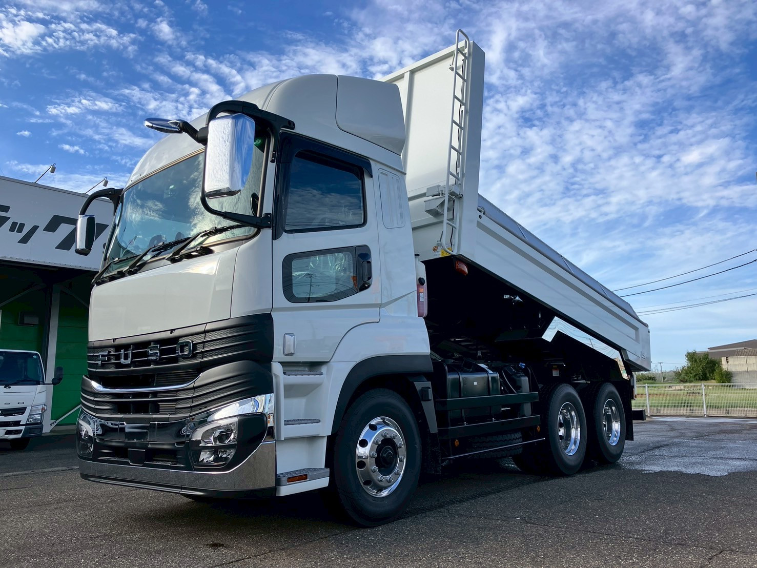 トラニオン　メッキ　スーパーグレート　ツーデフ 楽天市場】FUSO スーパーグレート トラニオンカバーAタイプ 左右
