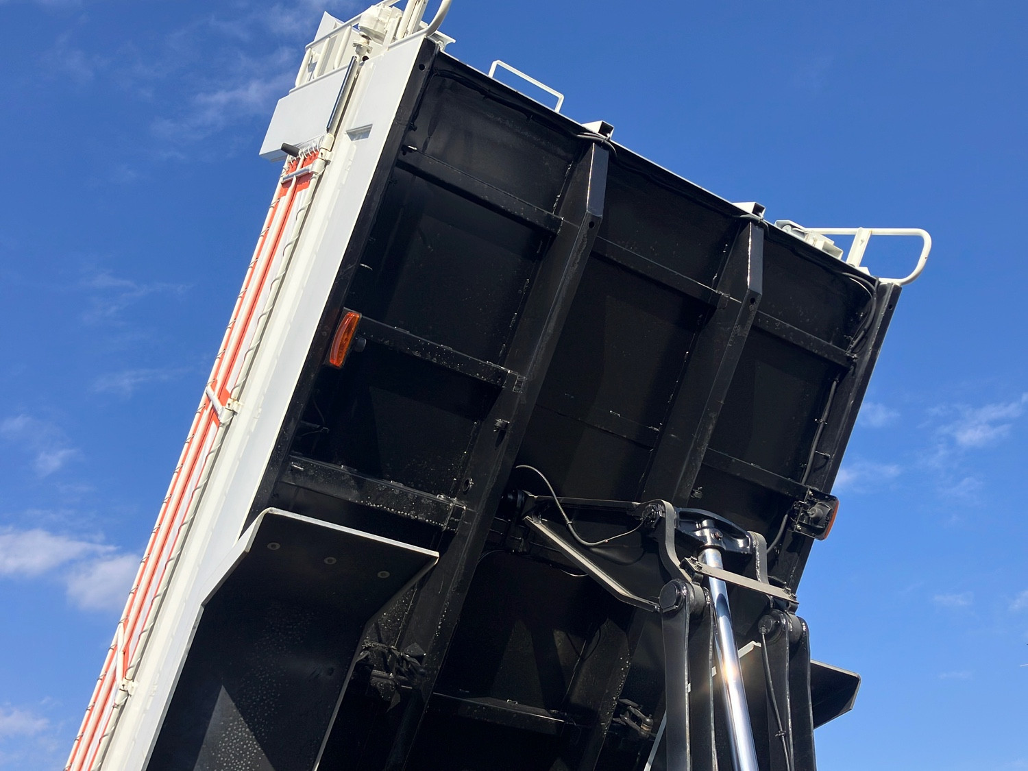 いすゞ ギガ 2PG-CXZ77CT(6x4)の写真12