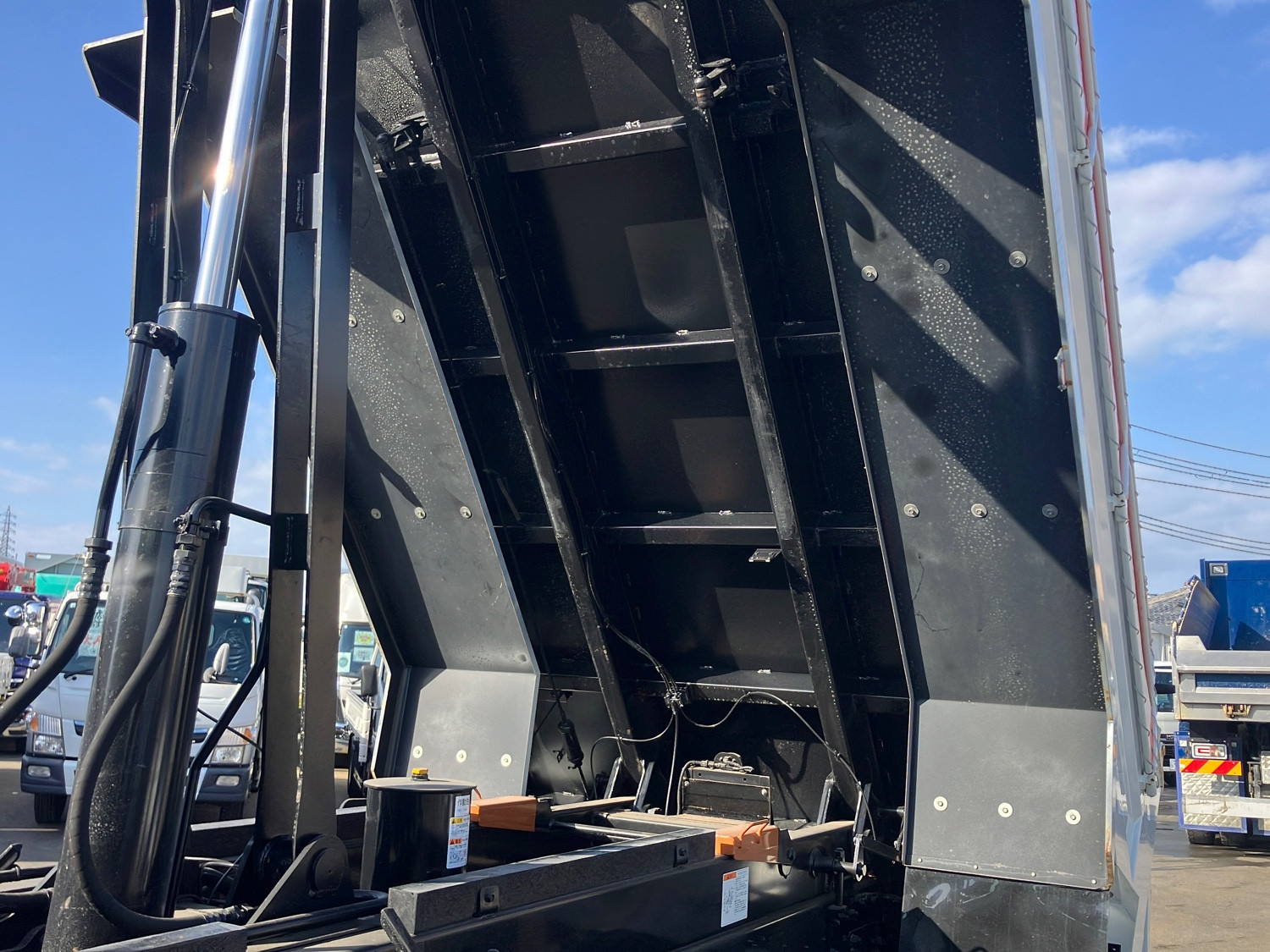 いすゞ ギガ 2PG-CXZ77CT(6x4)の写真13