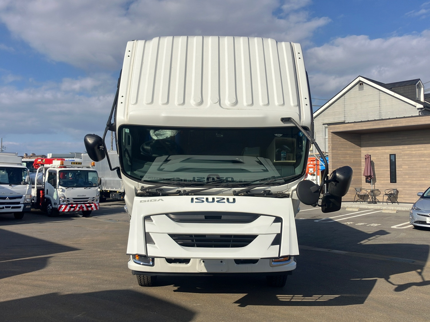 いすゞ ギガ 2PG-CXZ77CT(6x4)の写真23